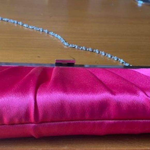 Jessica McClintock evening bag with silver trim and chain. - Picture 3 of 6